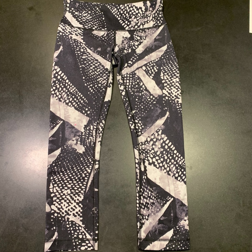 Lululemon Black/White Wunder Tights